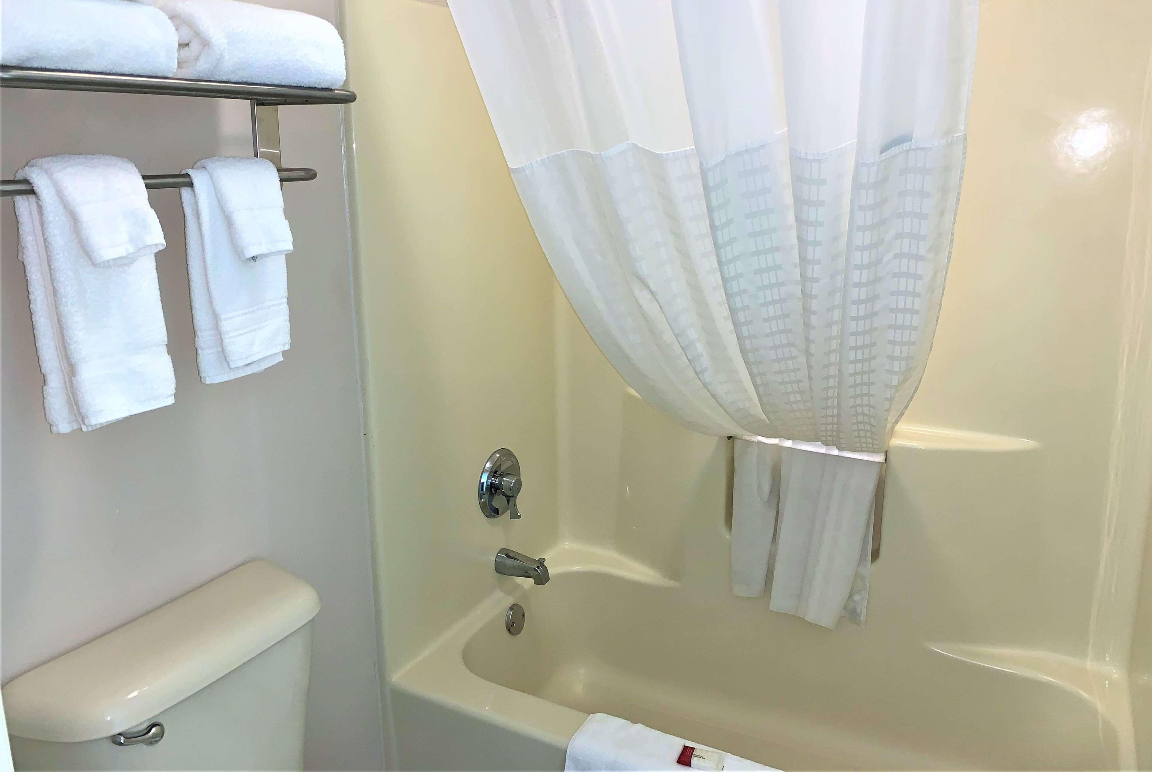 Baymont By Wyndham Eden Motel Екстериор снимка
