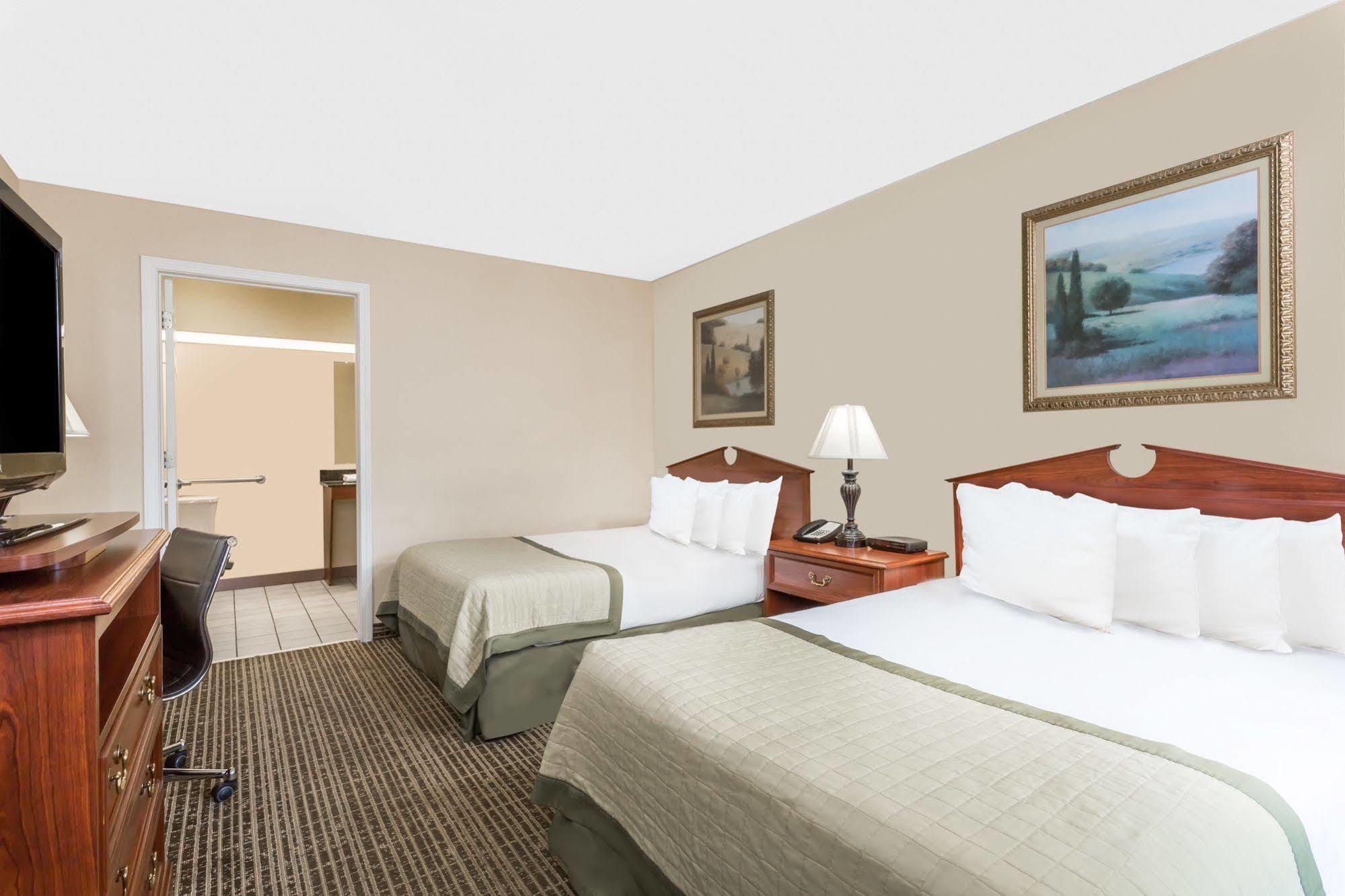Baymont By Wyndham Eden Motel Екстериор снимка