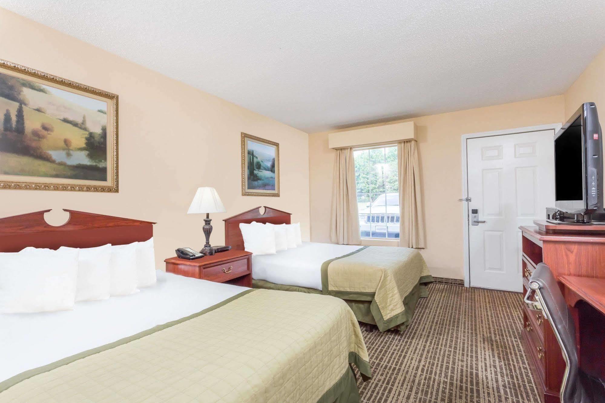 Baymont By Wyndham Eden Motel Екстериор снимка