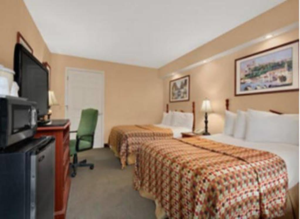 Baymont By Wyndham Eden Motel Екстериор снимка