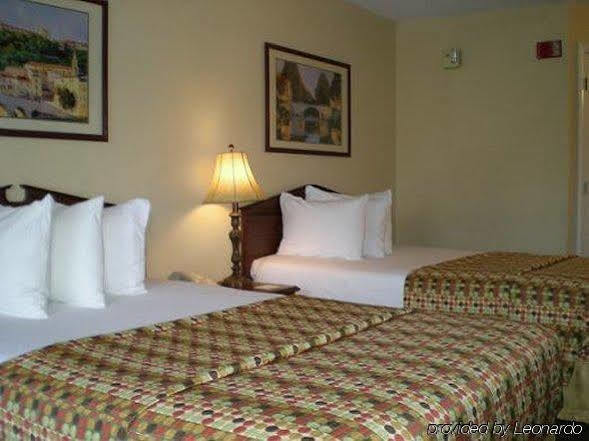 Baymont By Wyndham Eden Motel Екстериор снимка