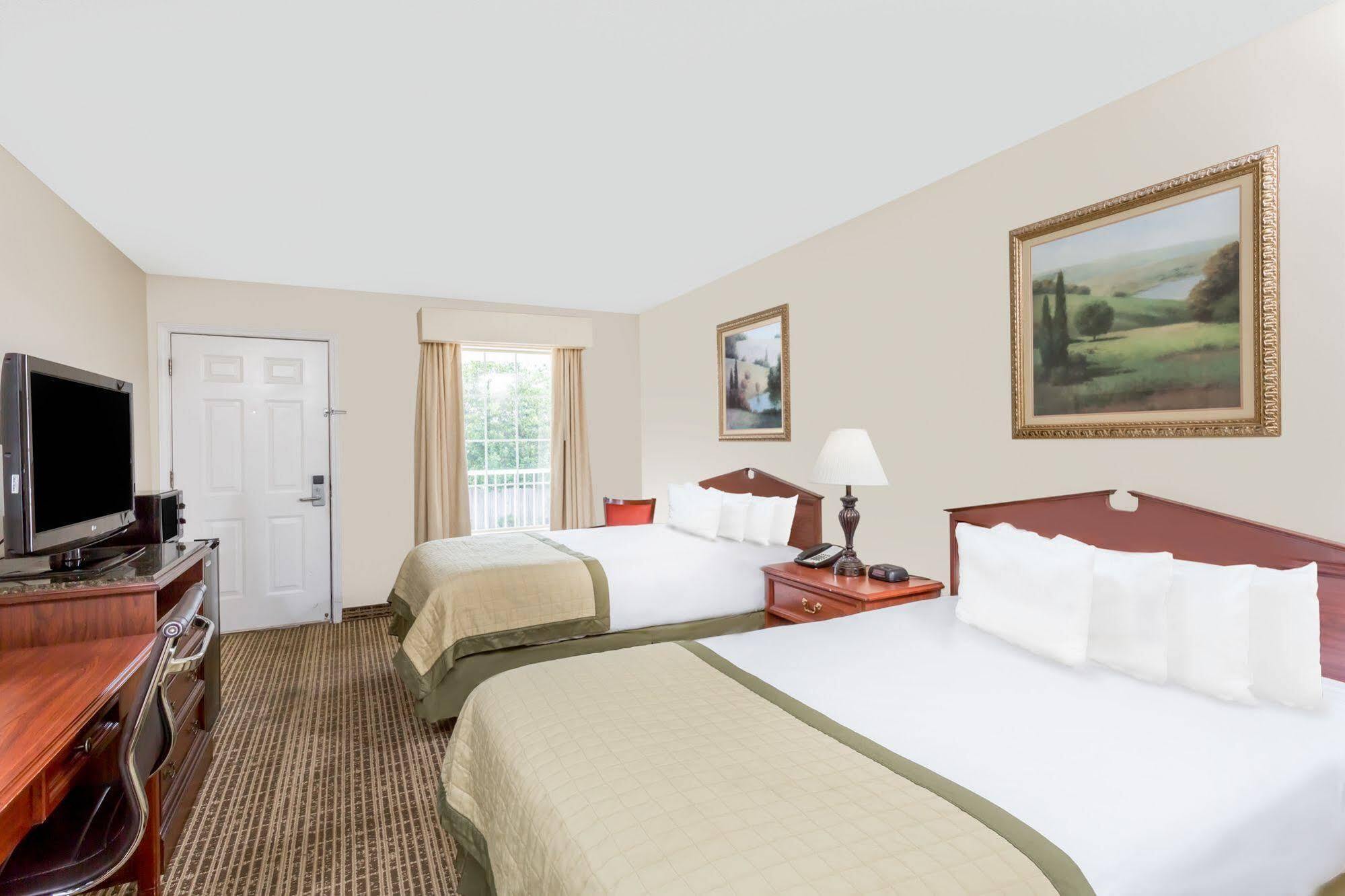 Baymont By Wyndham Eden Motel Екстериор снимка
