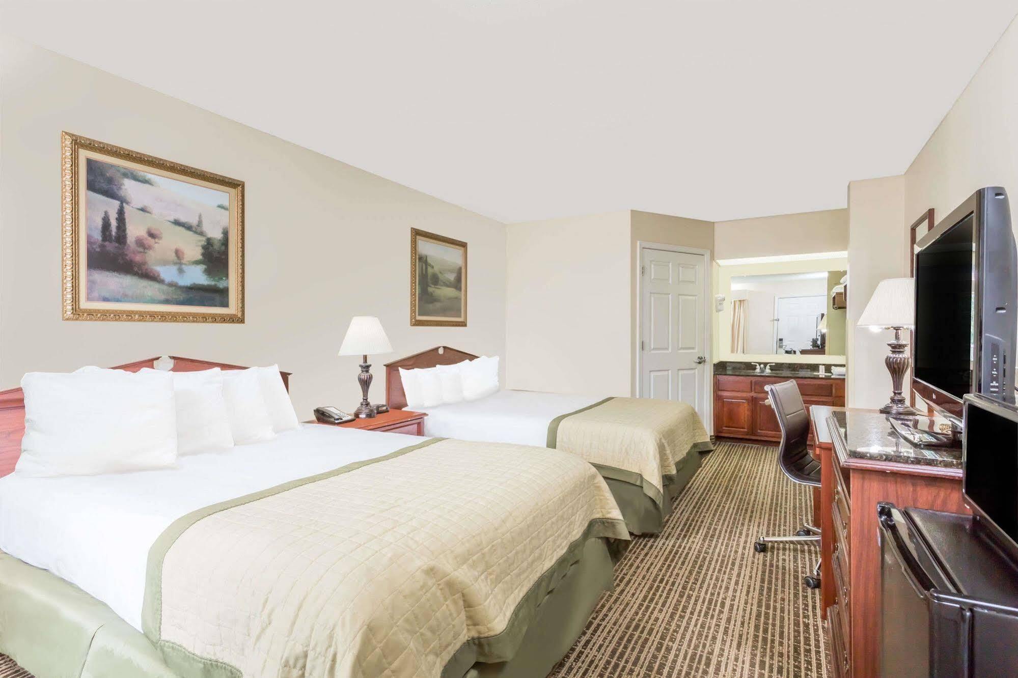 Baymont By Wyndham Eden Motel Екстериор снимка